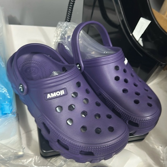 Amoji Unisex Purple Clogs Shoes Slippers Sandals Women’s Size 9- NEW - Picture 3 of 5
